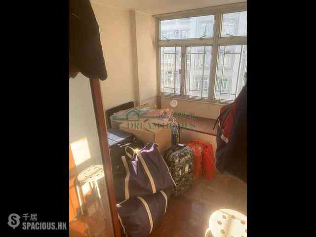 Sai Ying Pun - Hoi Sing Building Block 1 07