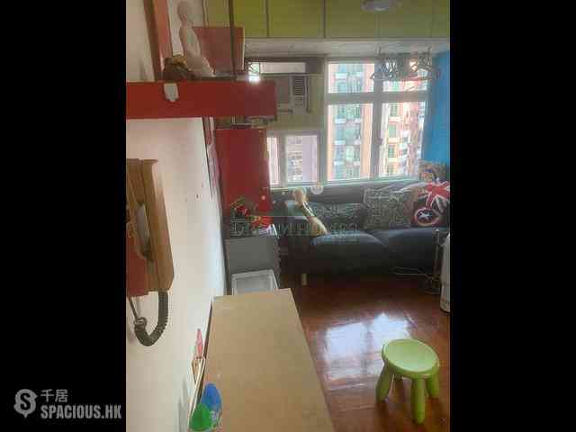 Sai Ying Pun - Hoi Sing Building Block 1 01