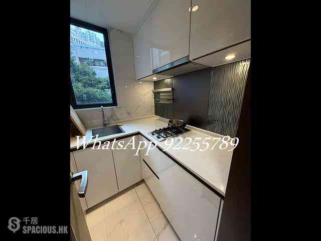Sai Ying Pun - The Queens 06