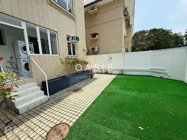 Stanley - Grosse Pointe Villa 01