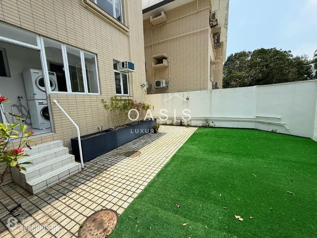 Stanley - Grosse Pointe Villa 01