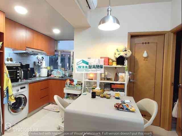 Kennedy Town - Luen Tak Apartments 01