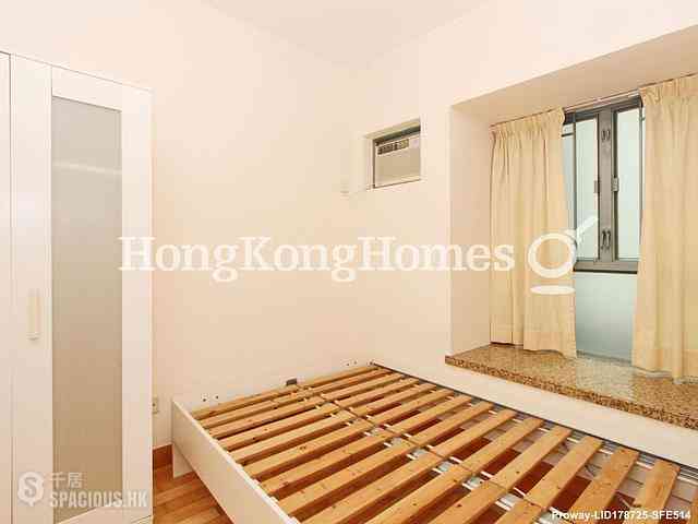 Sheung Wan - Queen's Terrace 04