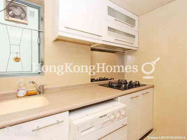 Sheung Wan - Queen's Terrace 05