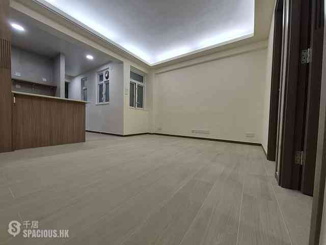 Wan Chai - Hip Sang Building 06