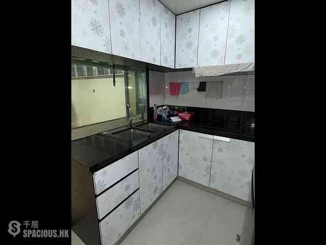 Wan Chai - Yick Shing Mansion 06