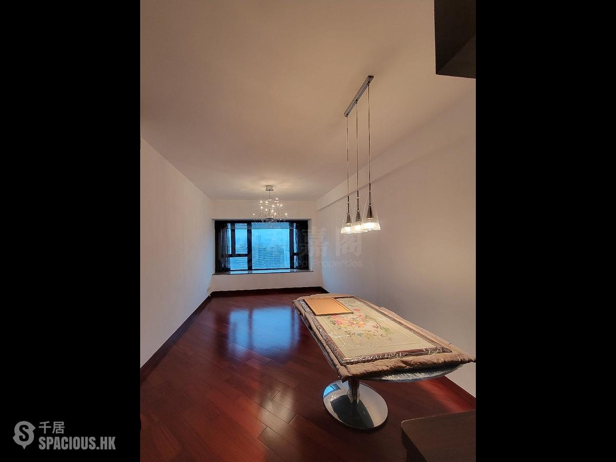 West Kowloon - The Arch Star Tower (Block 2) 01