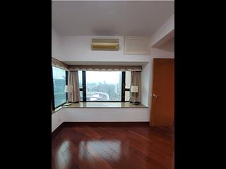West Kowloon - The Arch Star Tower (Block 2) 09