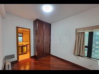 West Kowloon - The Arch Star Tower (Block 2) 10