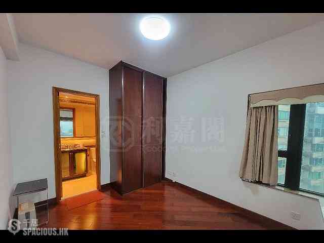 West Kowloon - The Arch Star Tower (Block 2) 10