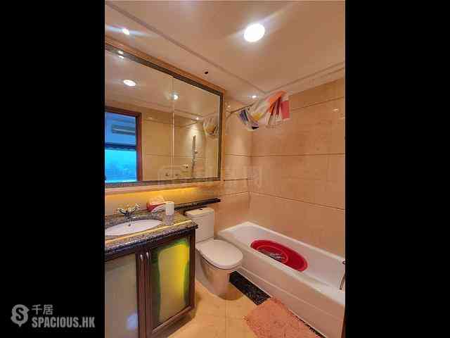 West Kowloon - The Arch Star Tower (Block 2) 11