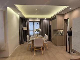 Mid Levels Central - Elegant Terrace Block 1 04