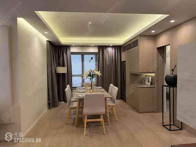 Mid Levels Central - Elegant Terrace Block 1 04