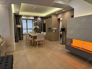 Mid Levels Central - Elegant Terrace Block 1 03
