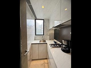 Sai Ying Pun - The Queens 18