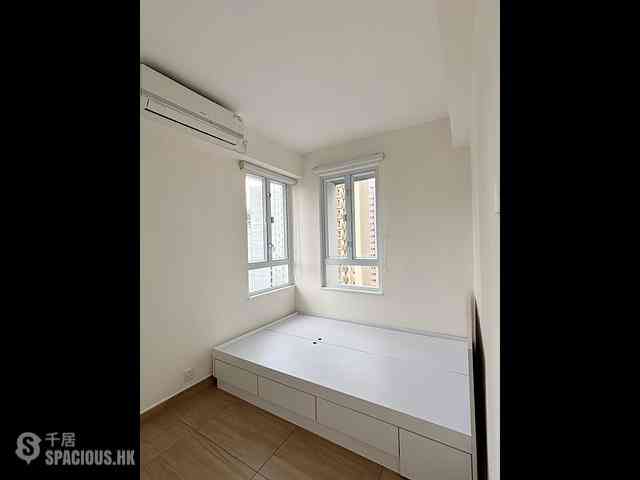 Soho - Ying Pont Building 09