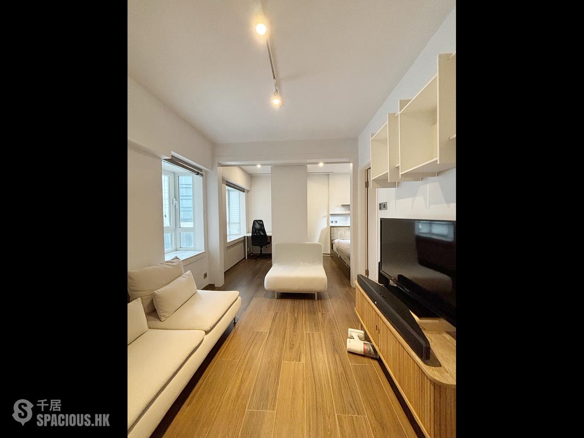 Mid Levels Central - Windsor Court 01