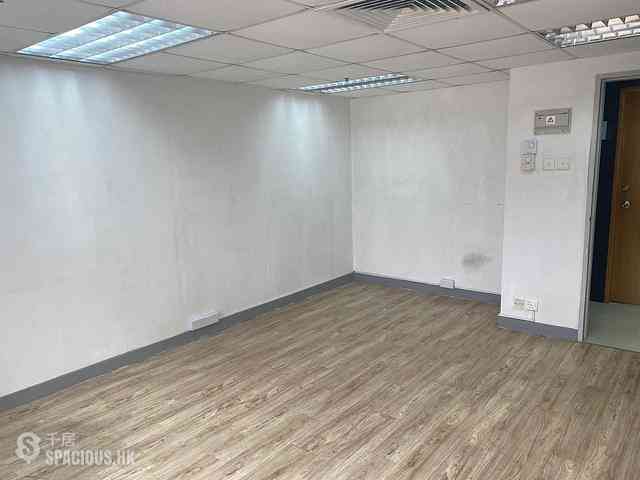 Wan Chai - Lucky Centre 02