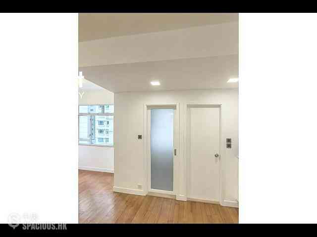 Mid Levels Central - Kings Court 05