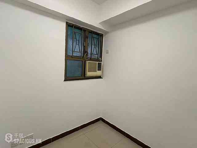 Wan Chai - Cheong Ip Building 03