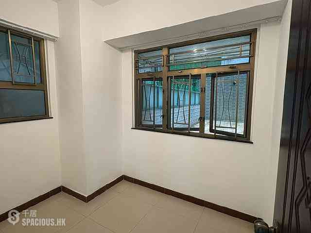 Wan Chai - Cheong Ip Building 04
