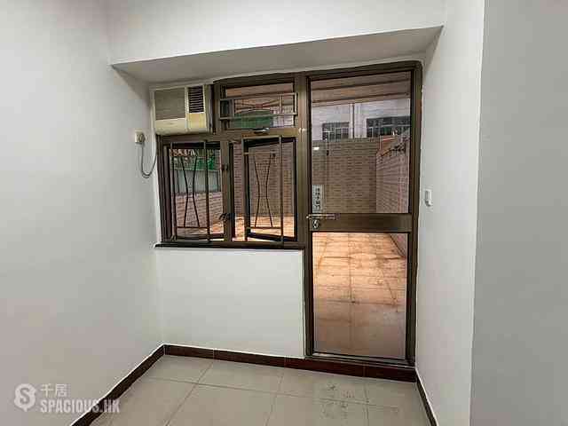 Wan Chai - Cheong Ip Building 05