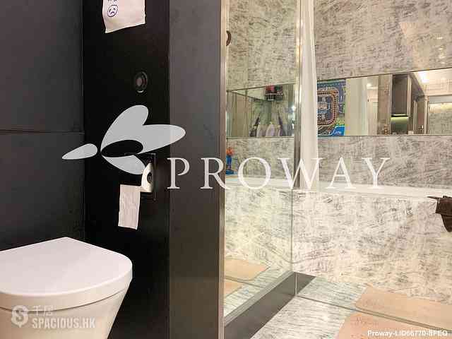 Wan Chai - Convention Plaza Apartments 09