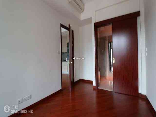 Wan Chai - The Avenue Phase 2 Block 3 05
