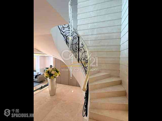 The Peak - Strawberry Hill 06