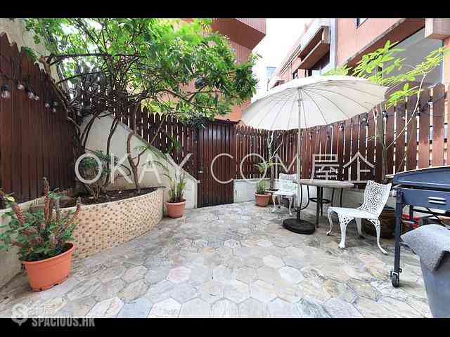 Chung Hom Kok - Pinewaver Villas 09
