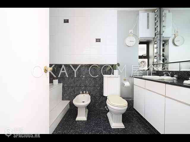 Chung Hom Kok - Pinewaver Villas 13