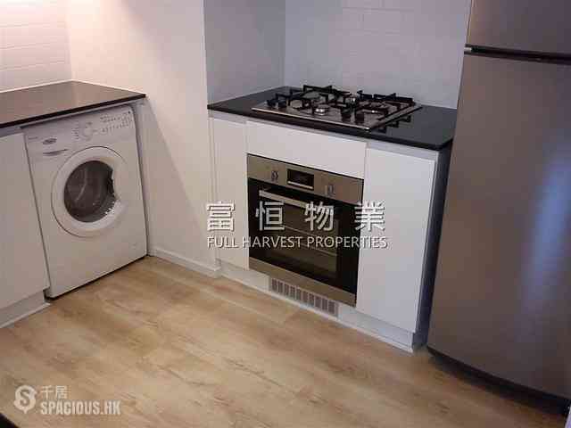 Soho - Caravan Court 07
