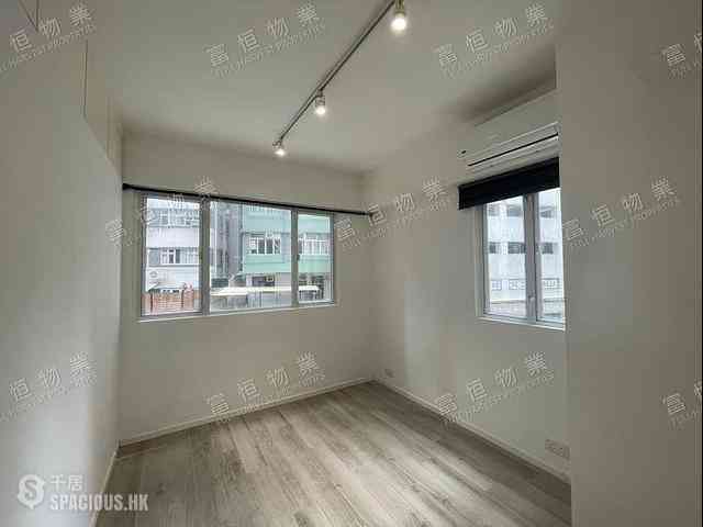 Soho - Caravan Court 01