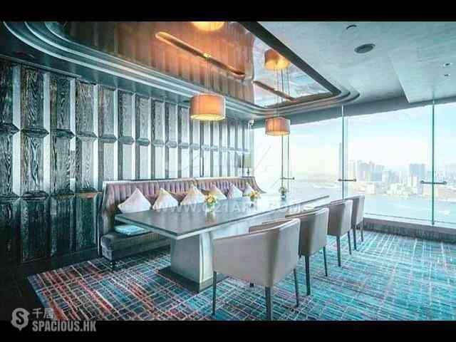 Wan Chai - The Gloucester 11