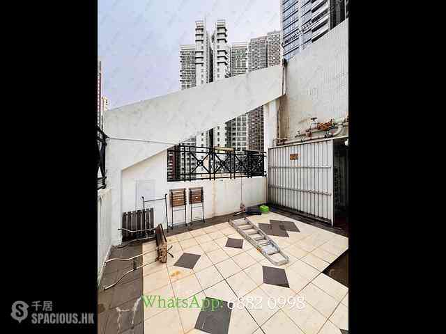 Mid Levels Central - Windsor Court 01
