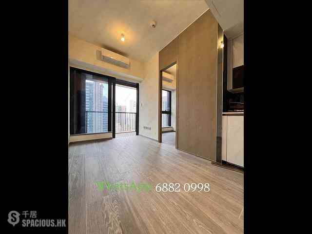 Sai Ying Pun - The Queens 01