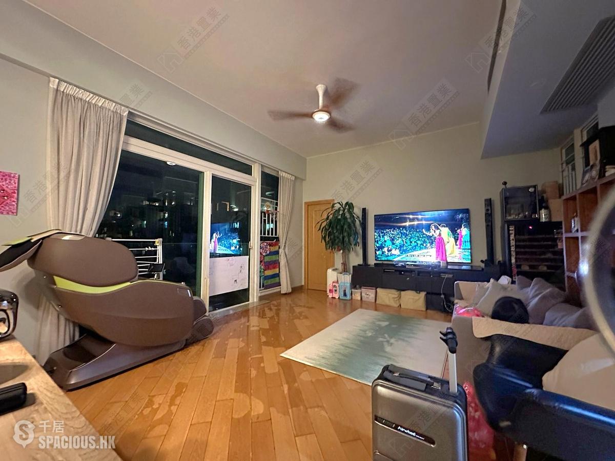 Tai Kok Tsui - Harbour Green Tower 1 01