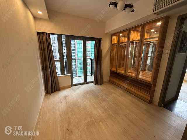 Soho - Centrepoint 01