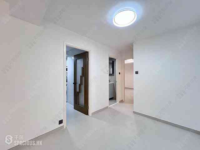 Wan Chai - Phoenix Court Block 1 06