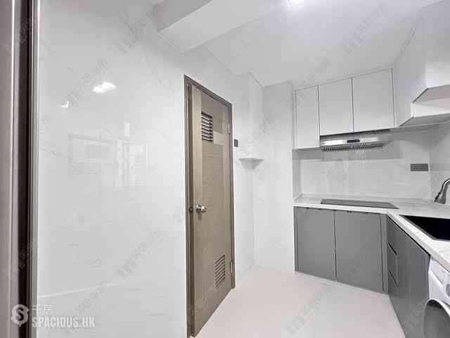 Wan Chai - Phoenix Court Block 1 14