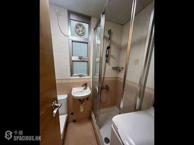 Wan Chai - Luen Fat Mansion 02
