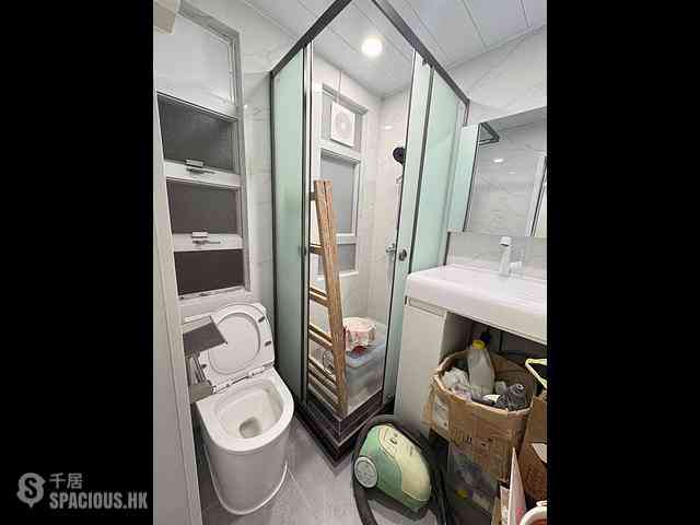 Mong Kok - Kin Wong Mansion Phase 2 04