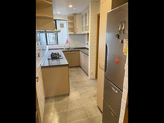 Mid Levels Central - Elegant Terrace 03