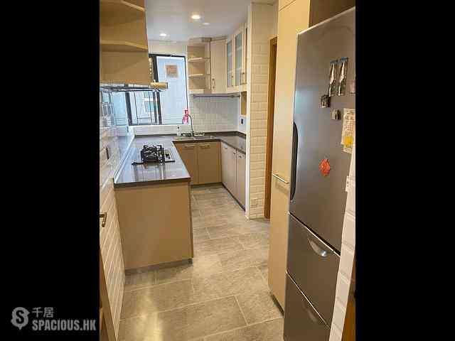 Mid Levels Central - Elegant Terrace 03