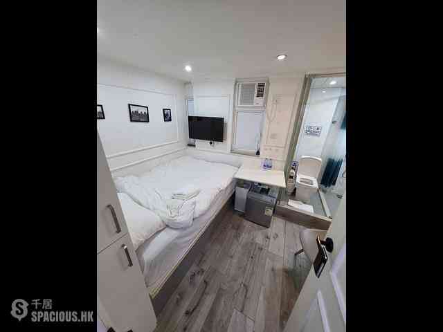 Sai Ying Pun - Luen Tak Building 01