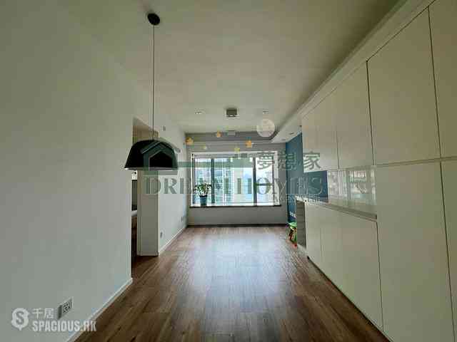 Sheung Wan - Queen's Terrace 01