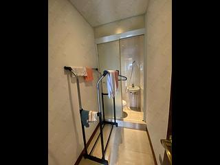 Wan Chai - The Avenue Phase 2 Block 2 09