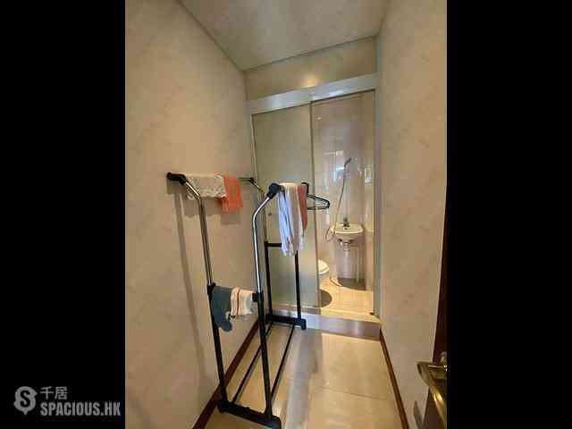 Wan Chai - The Avenue Phase 2 Block 2 09