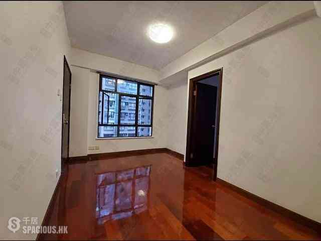 Mid Levels Central - Good View Court 01