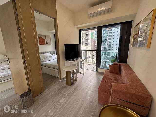 Sai Ying Pun - The Queens 01